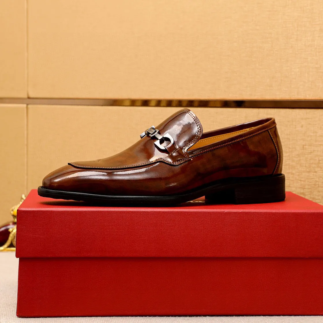 Men's shoes 💰460 💐 Product trademark: Ferragamo "Ferragamo" casual leather shoes Regular size: 38-44 (custom-made for 45🉑️) Product materials: Selected imported first-layer open-edge beaded cowhide upper + original hardware buckle, imported water-dyed cowhide leather lining. Strong three-dimensional visual effect, combined outsole Color: 3⃣️colors available